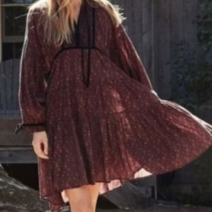DOEM dress Size M. Gorgeous flowy knee-length tunic dress